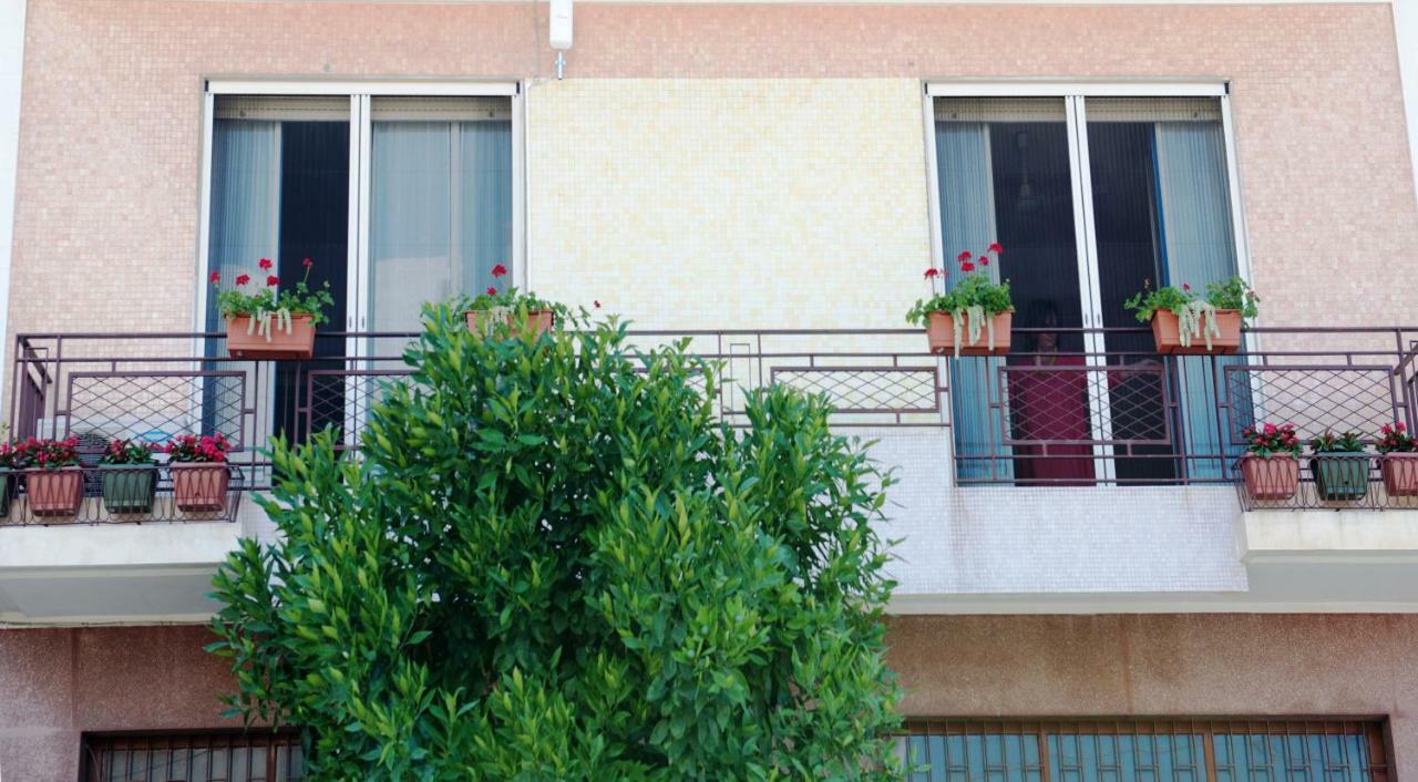 Emiolia Apartment มิลาซโซ ภายนอก รูปภาพ